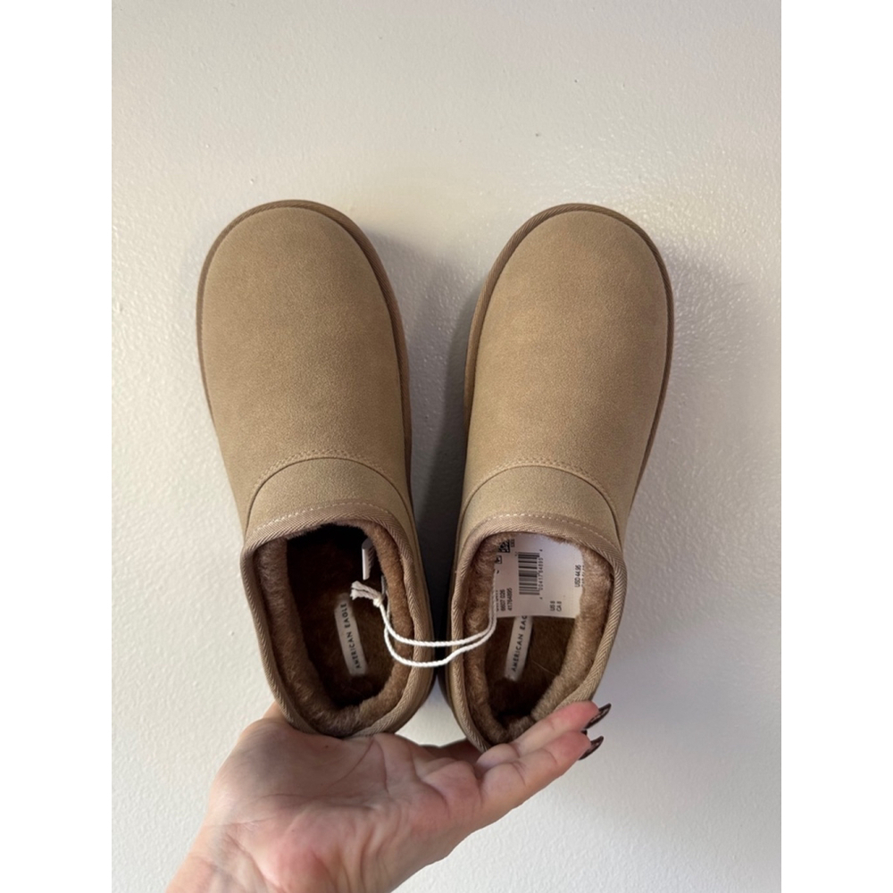 American Eagle Slippers, Size 8, Beige - Picture 5 of 8